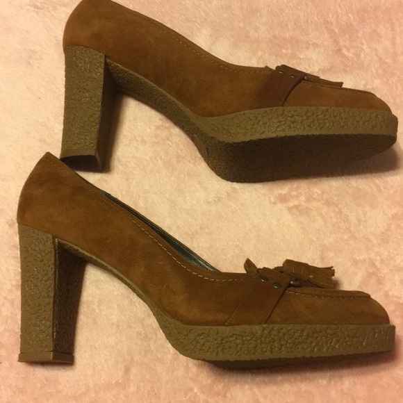 Stuart Weitzman Suede Tassel Gum sole Heels - Picture 4 of 12